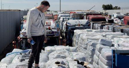 rewrite this title Israel blocks aid to Gaza after Hamas refused ceasefire extension proposal