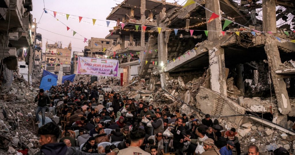 rewrite this title Israel halts all aid entry into Gaza