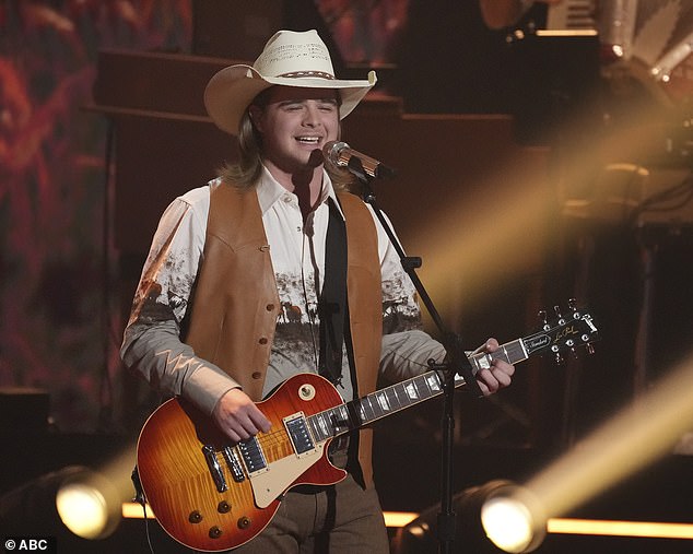 rewrite this title American Idol fan favorite is arrested for suspected DUI and underage drinking after car crash in Tennessee