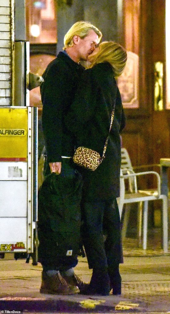 rewrite this title Fearne Cotton’s ‘shell-shock’ over controversial photo: Friends reveal to KATIE HIND the real reason it’s ‘raised eyebrows’ and the furious reaction of couple’s scorned exes