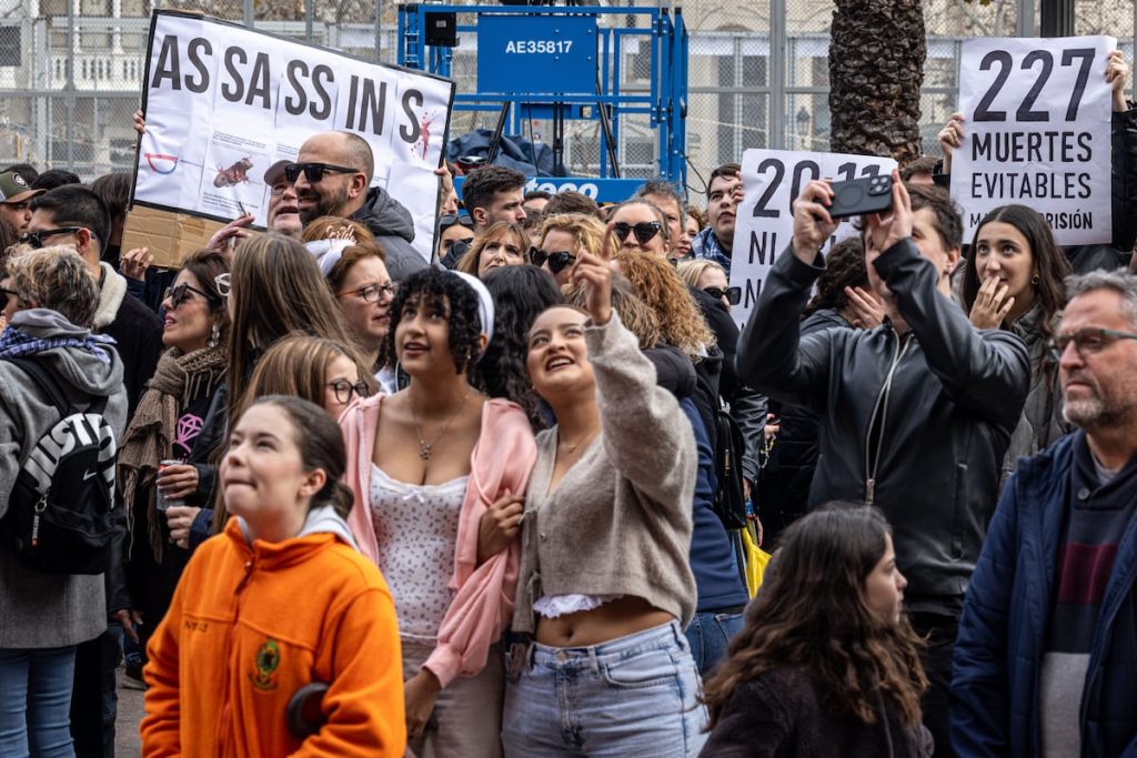 rewrite this title in english Manifestación contra Mazón, en directo | Valencia marcha por quinta vez contra el ‘president’ mientras crece la presión para que dimita