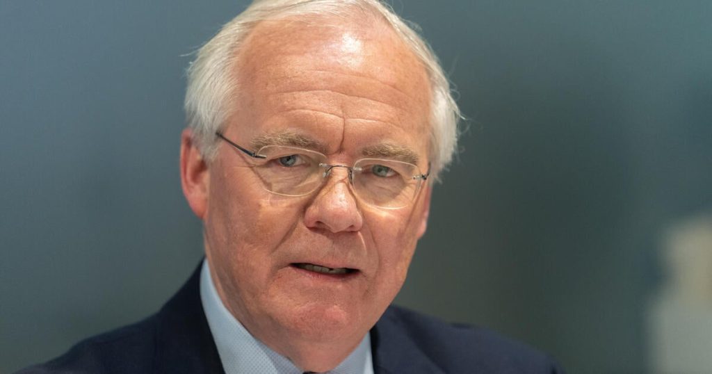 rewrite this title Kroger CEO resigns after probe into his personal conduct