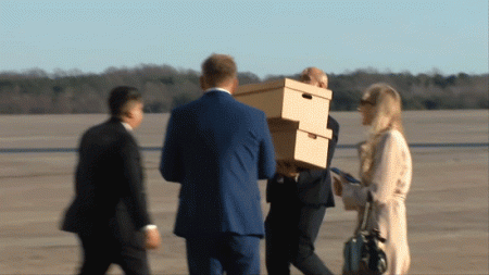 rewrite this title Trump staffers load boxes of items seized by FBI in 2022 Mar-a-Lago raid onto Air Force One